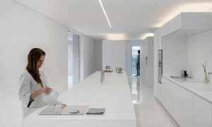 Villa minimalista blanca-cocina-300x180-1