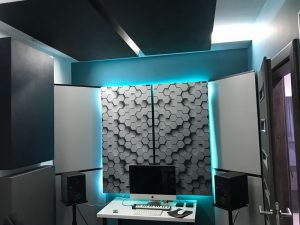 Panel de absorción acústica perfecto en un pequeño estudio de la casa (2)
