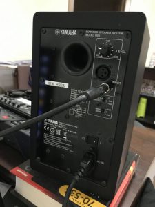 Panel trasero de Yamaha HS5