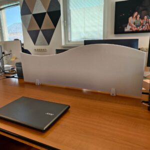 Separador de mesa acústico: privacidad en el escritorio sin taladrar