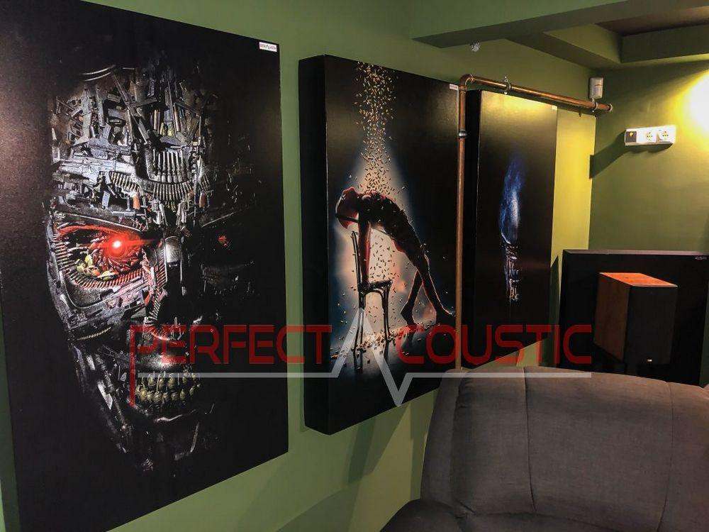 Cuadros acústicos absorbentes con temática de ciencia ficción en home cinema
