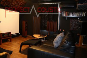 diseño de acústica de sala de cine en casa con amortiguadores acústicos (3)