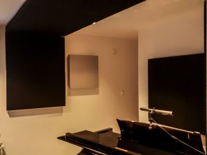panel acústico colocado en sala de piano (3)