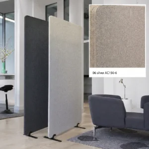 Pared divisoria acústica móvil Bilnora en colores silver y dark grey, presentada en un entorno de oficina, con detalle del revestimiento textil silver.
